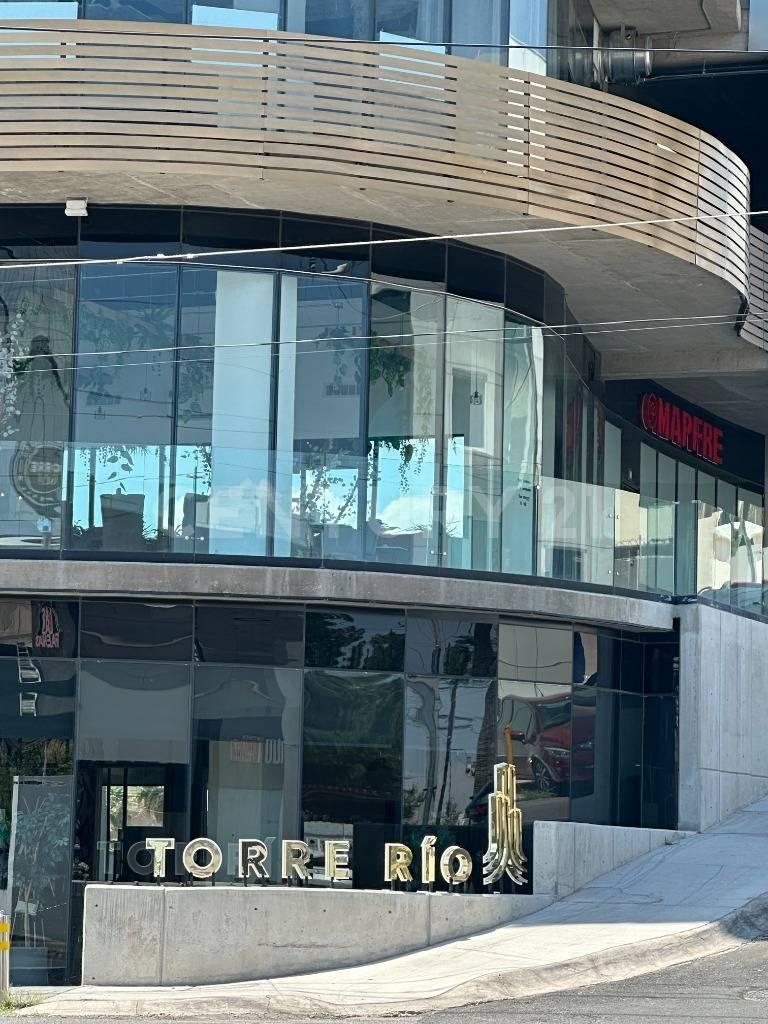 Venta Departamento Amueblado en Torre Rio Junto a Perif. de La Juventud — foto 2
