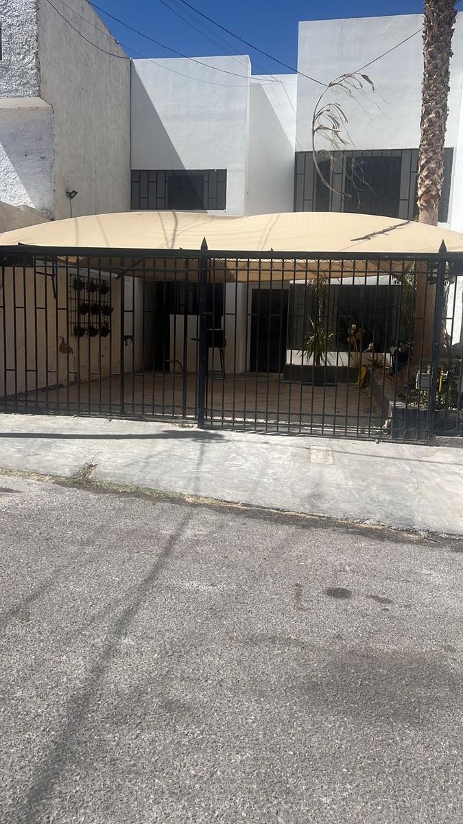Venta de Casa Habitacion en Col Colinas del Valle — foto 2