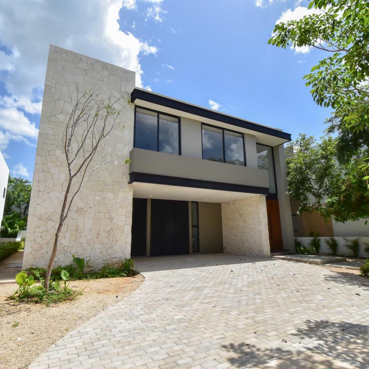 Casa con 514 m² de Superficie de Terreno y 4 Recámaras en Venta, Yucatán Country Club — foto 2