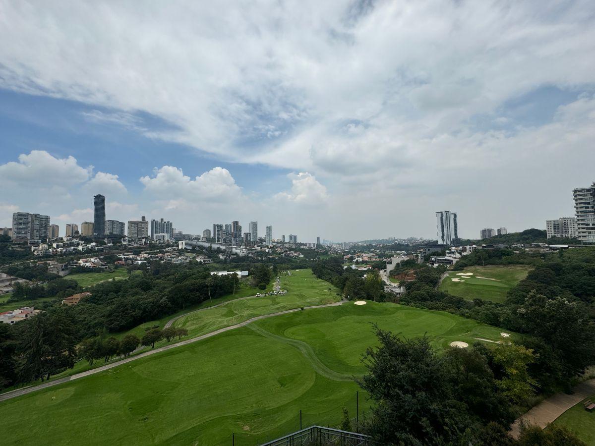 Vendo o Rento Departamento en Bosque Real con Amplia Terraza y Vista Al Campo de Golf — foto 3