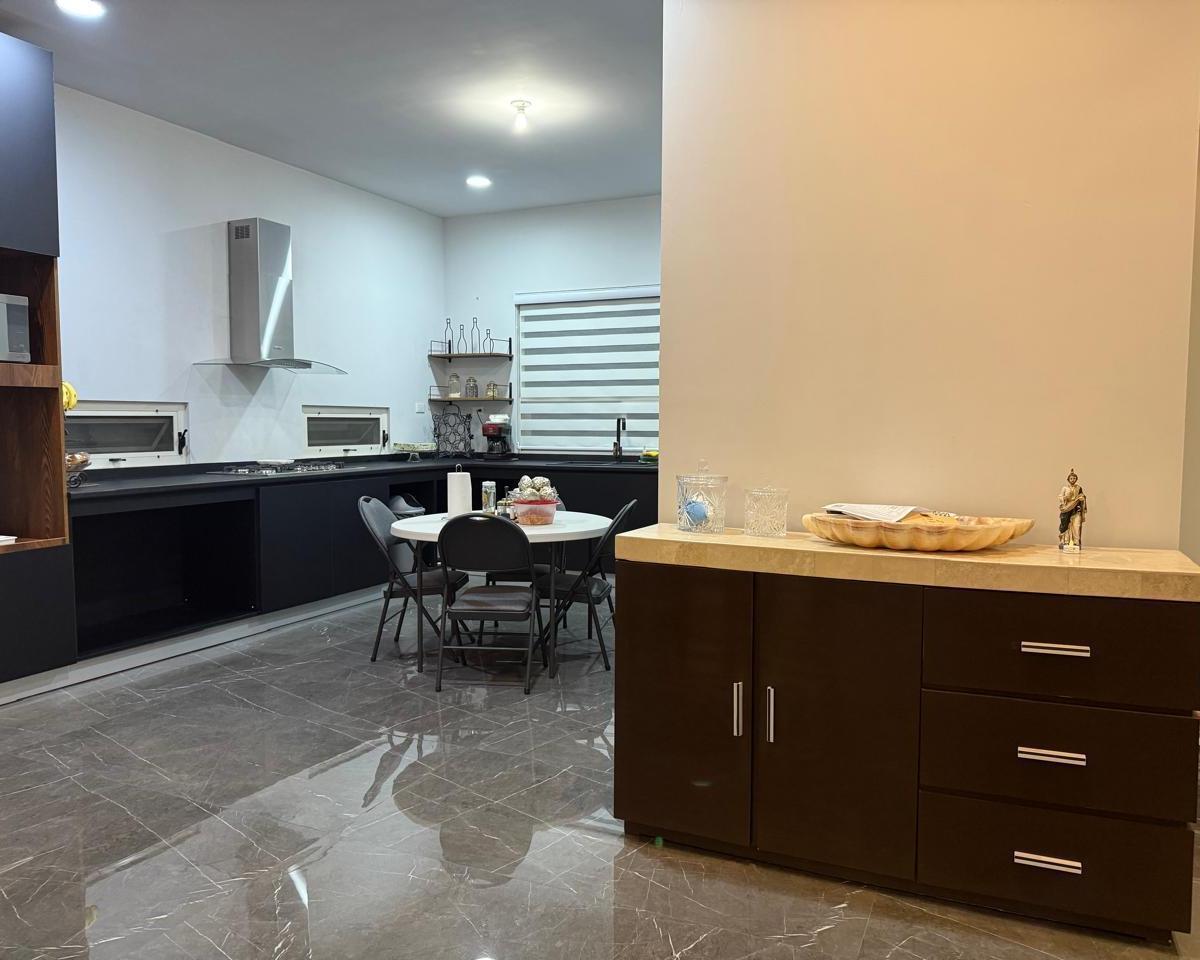 Casa en Renta, Cumbres Elite, Monterrey, Nuevo León. en Esquina — foto 3