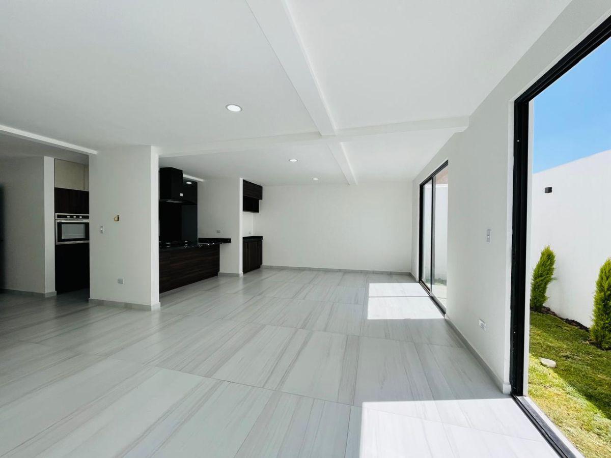 Casa en Venta, 3 Recámaras, Clúster con Alberca, Lomas de Angelópolis — foto 3