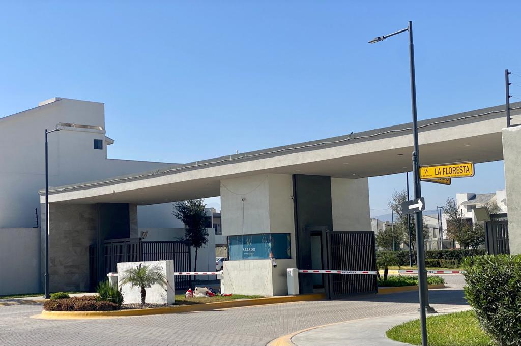 Casa en Renta Col. Arbado Folresta, Apodaca, N. L. Tres Pisos — foto 2