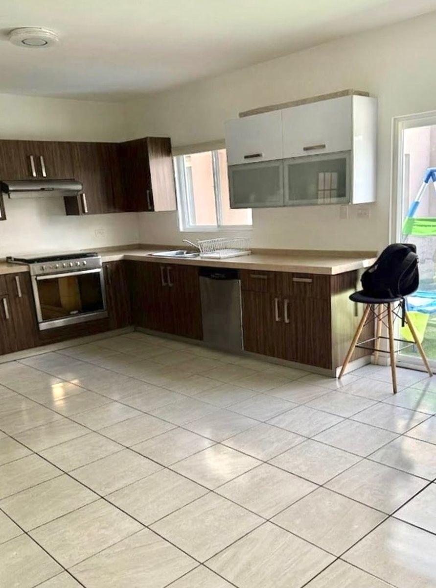 Acogedora Casa en Venta en Zona Cantera — foto 2