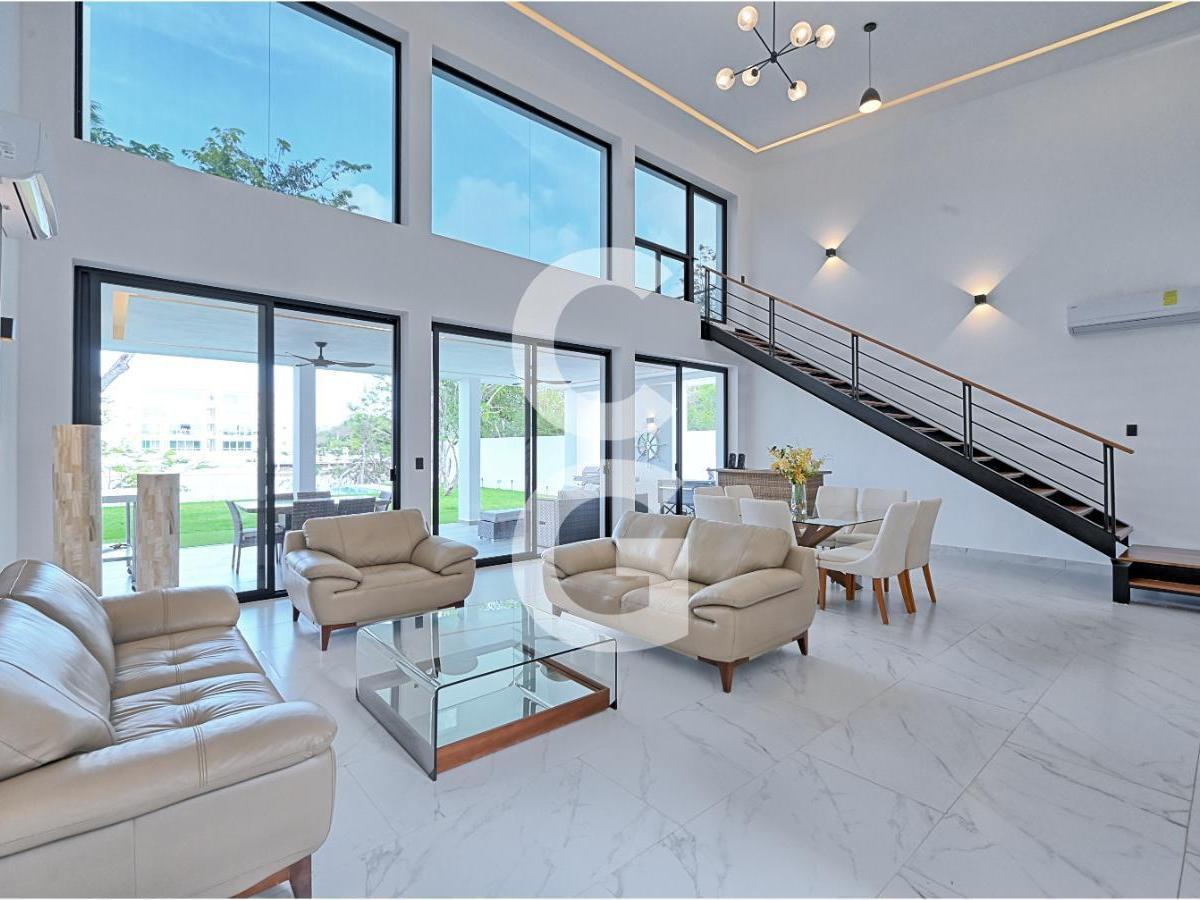 Casa en Venta en Cancún en Residencial Lagos del Sol a Pie de Lago con Alberca — foto 3