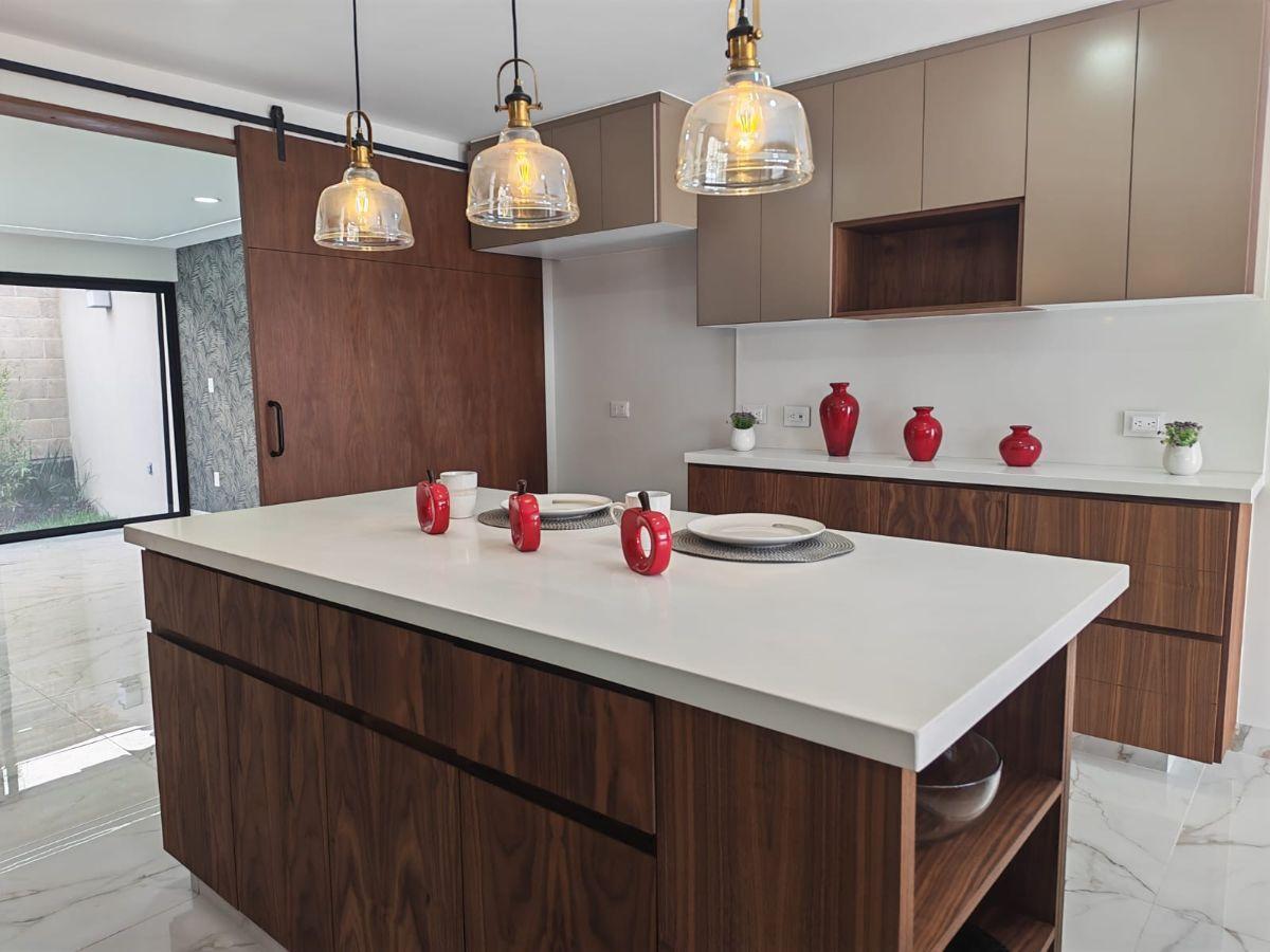 Casa en Venta con Tina, Parque Dublin, Lomas de Angelópolis — foto 2