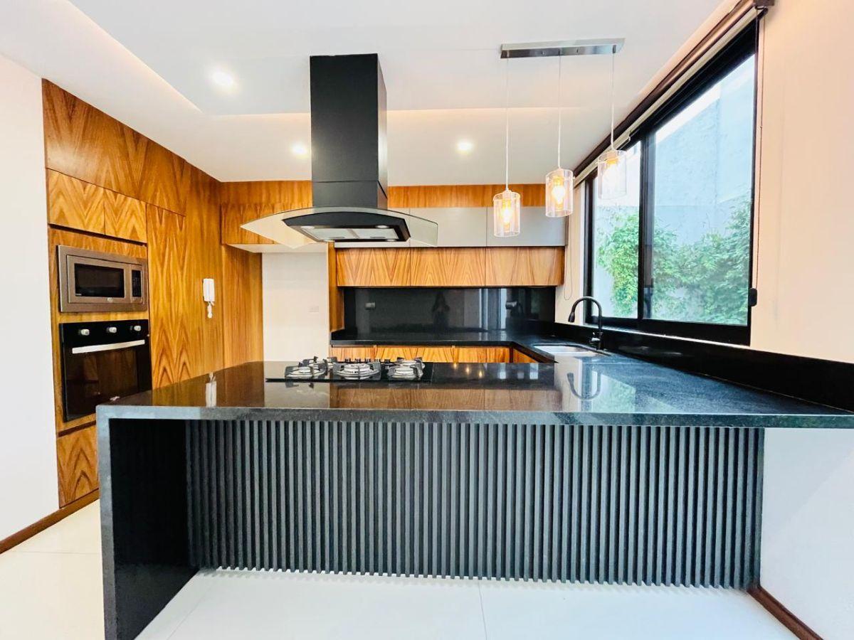 Casa en Venta en Esquina, 4 Recámaras, Parque Aguascalientes, Lomas de Angelopolis — foto 2