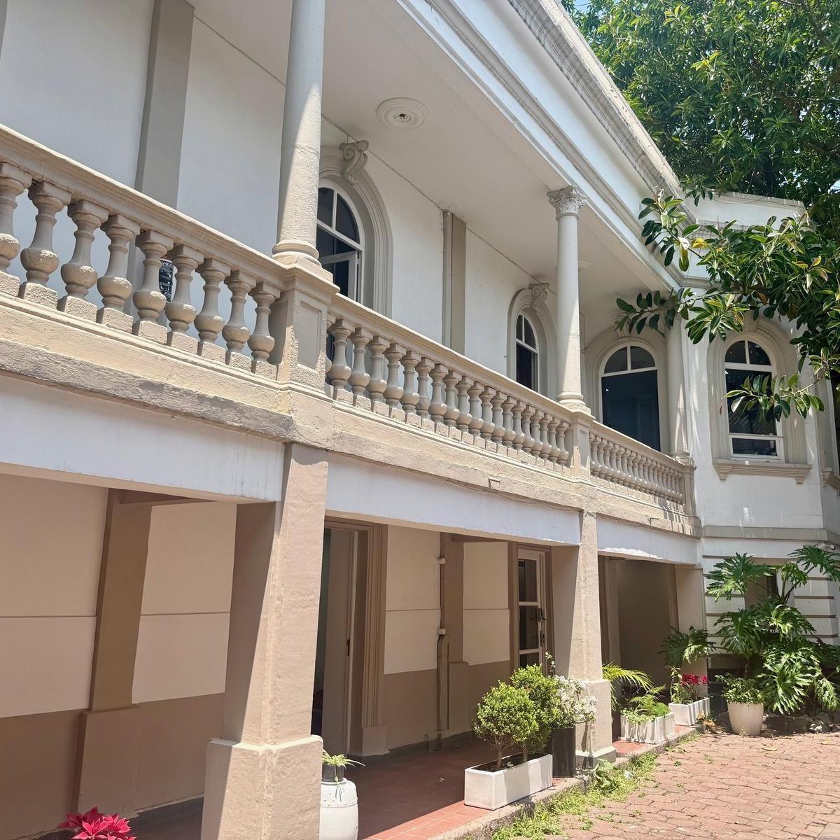 Casa con Uso de Suelo Para Oficinas en Renta en Santa María La Rivera. — foto 2