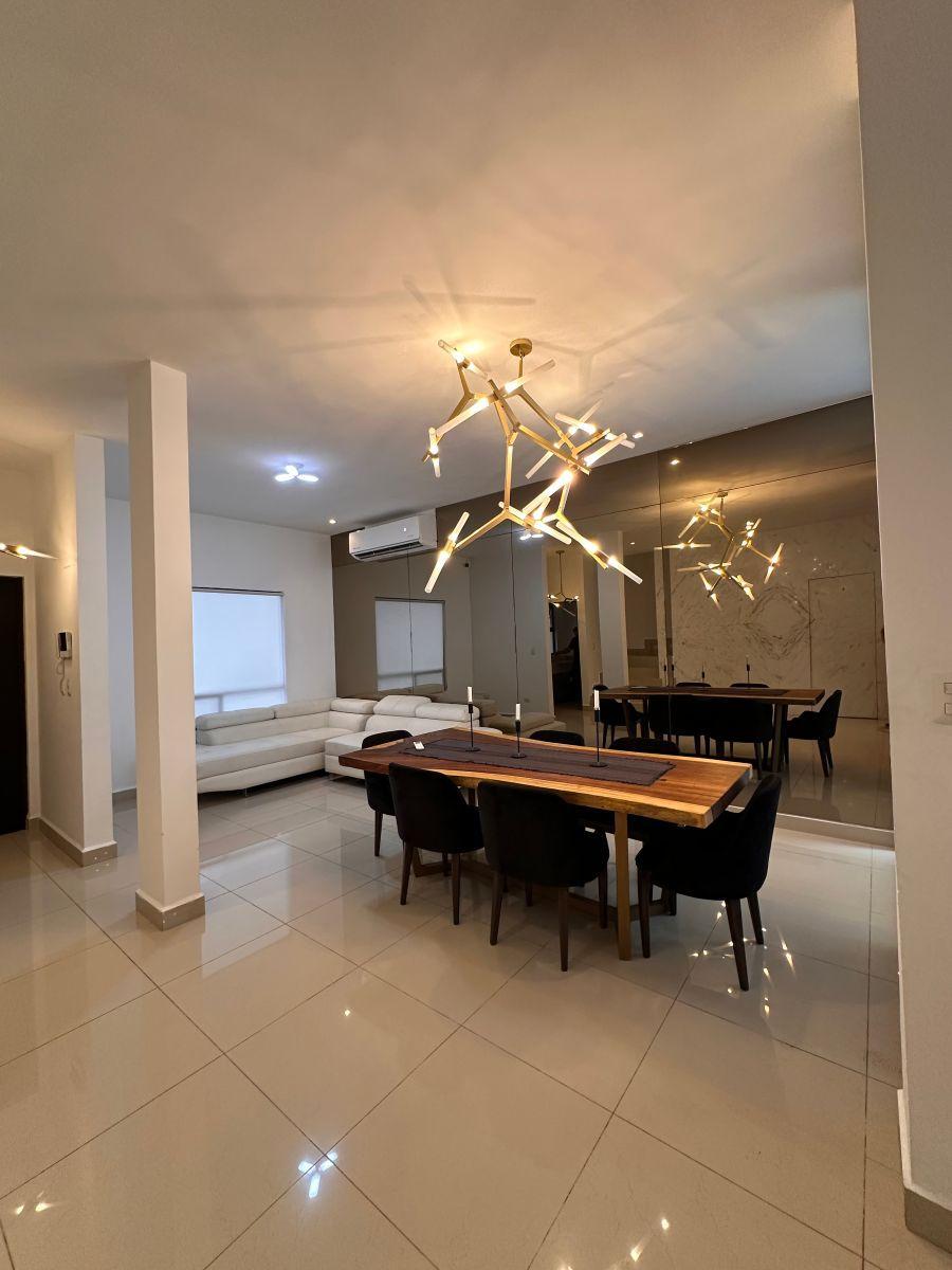 Casa Amueblada en Renta en Cumbres San Agustín Sector Chelsea — foto 2