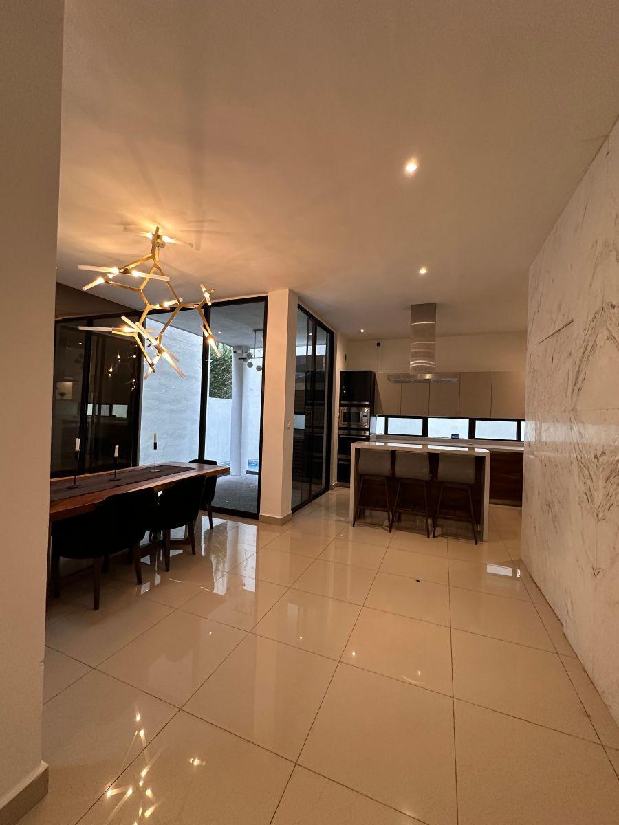 Casa Amueblada en Renta en Cumbres San Agustín Sector Chelsea — foto 3