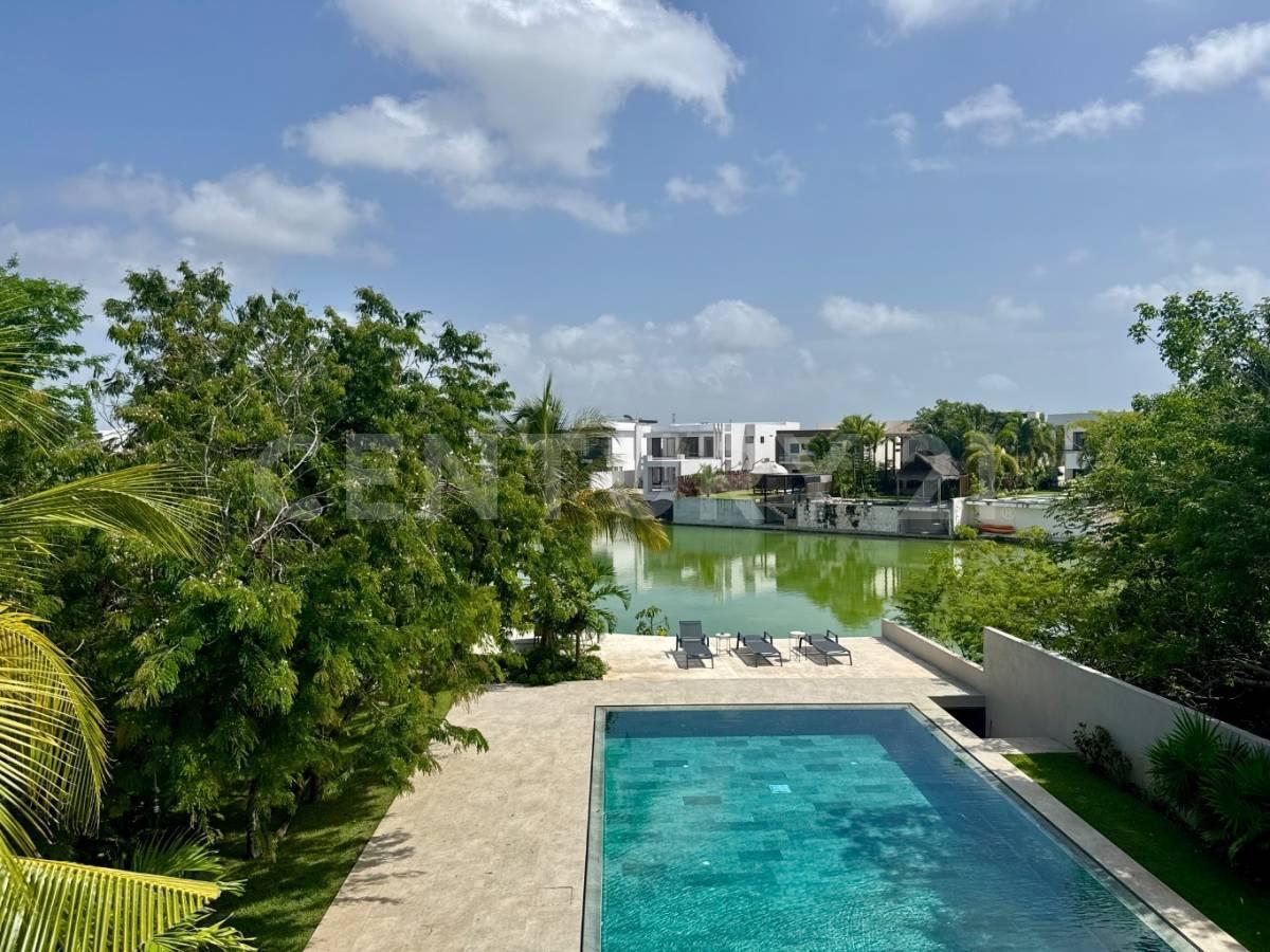 Residencia de Lujo: Casa en Venta en Esquina en Lagos del Sol — foto 2