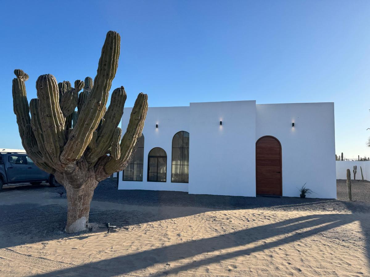 Casa Frente a Las Dunas y El Mar del Golfo de California — foto principal