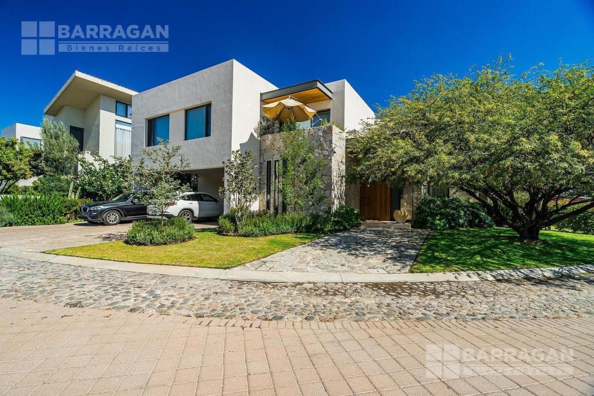 Casa en Venta Para Inversionistas con Acabados de Lujo y Amplios Espacios, El Campanario — foto principal