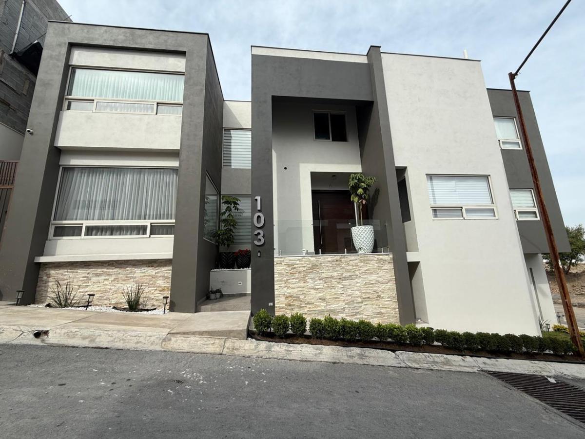 Casa en Renta, Cumbres Elite, Monterrey, Nuevo León. en Esquina — foto principal