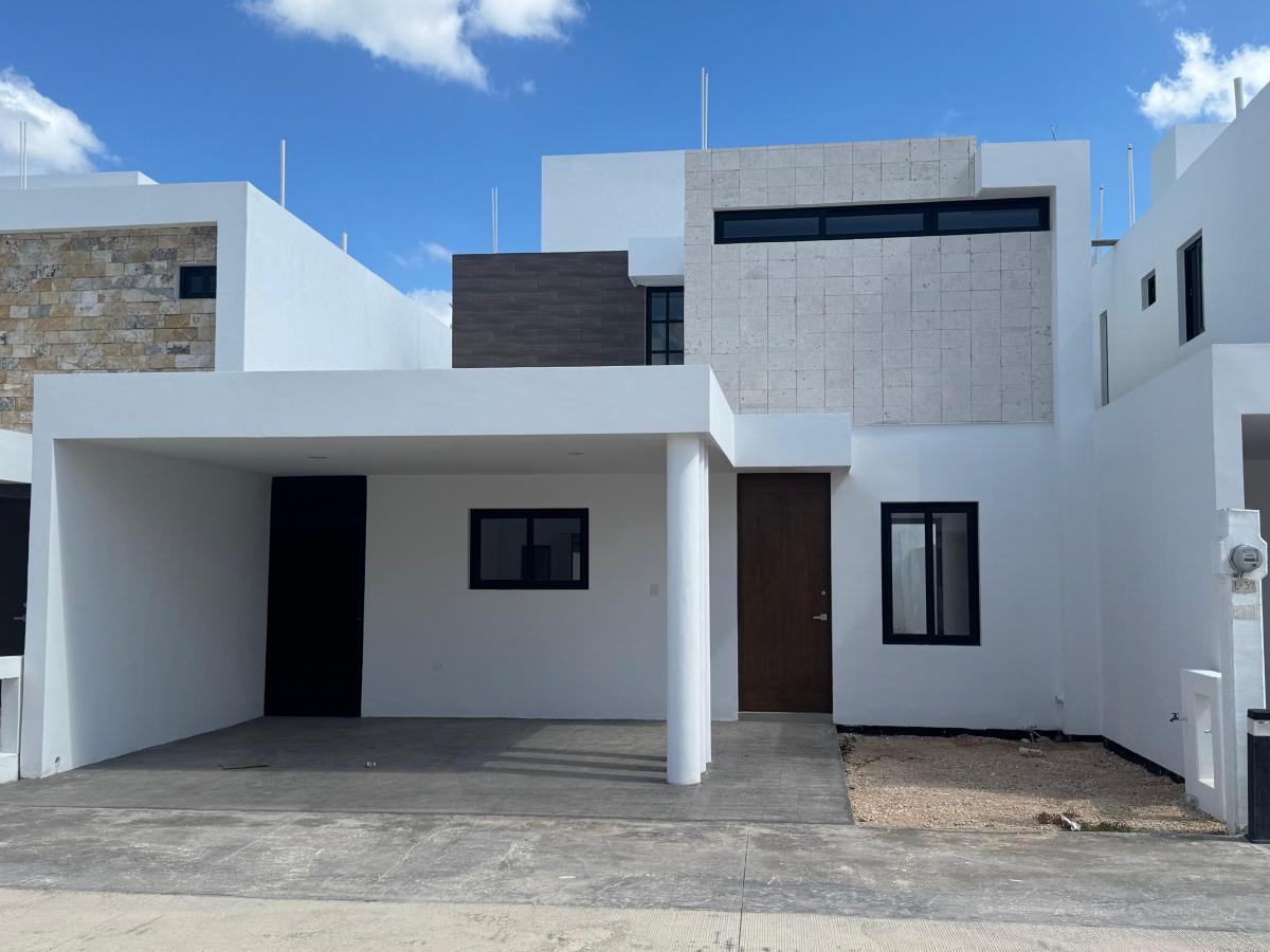 Casa con 225 m² de Superficie de Terreno, 3 Recámaras en Venta en Temozón Norte — foto principal