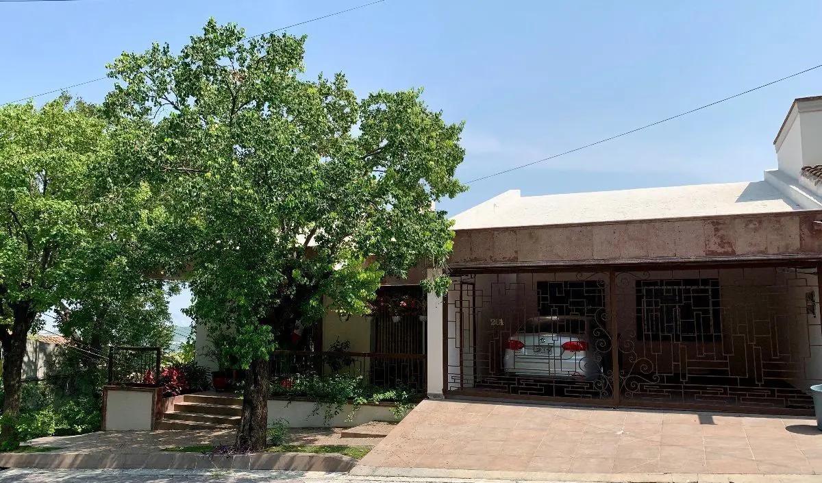 Casa en Venta en San Pedro Garza García Cerca del Campestre — foto principal
