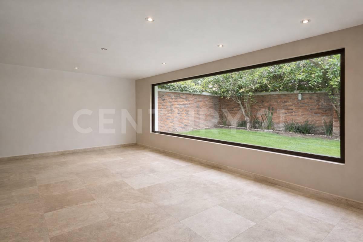 Casa en Venta con 2 Jardines y Terraza Cerca de San Jerónimo — foto principal