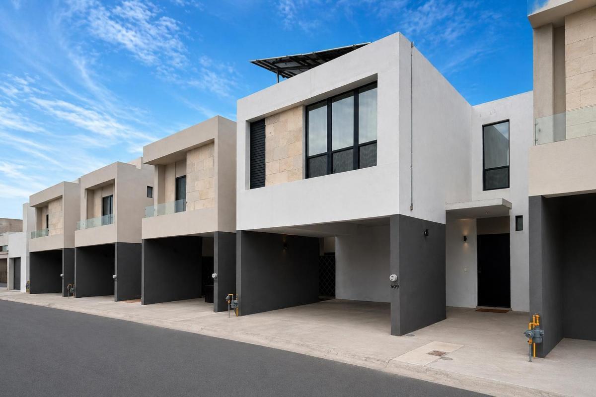 Casa en Venta Equipada por Tecnológico y Teofilo Borunda con Paneles Solares — foto principal