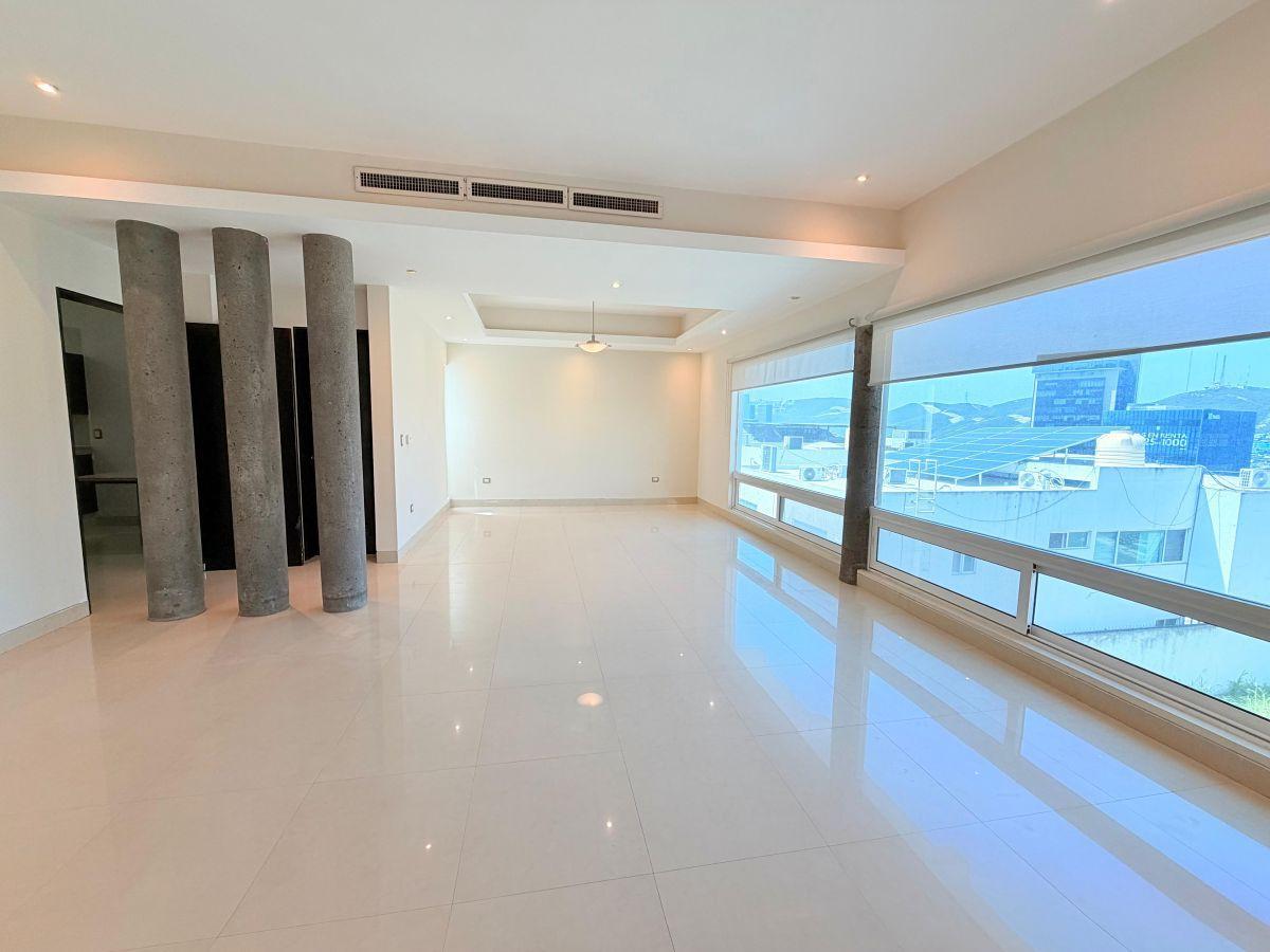 Casa en Venta en Privanzas Monterrey — foto principal