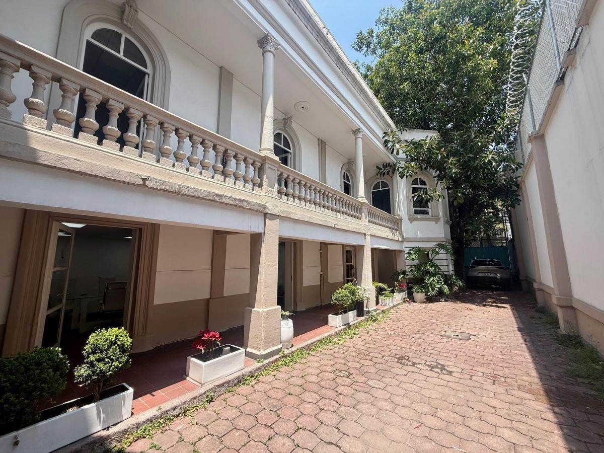 Casa con Uso de Suelo Para Oficinas en Renta en Santa María La Rivera. — foto principal