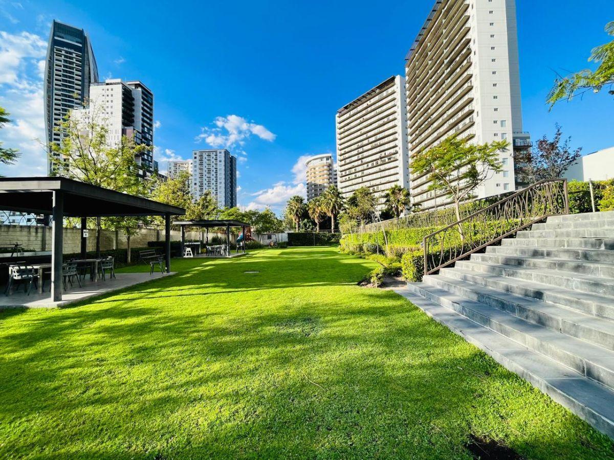 Pent Garden en High Towers Residencial con Jardín Privado en Planta Baja — foto principal