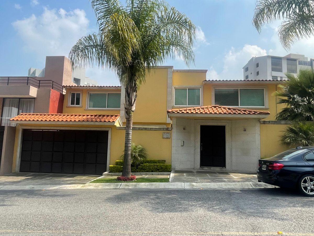 Venta Casa en Cerrada Hacienda de Las Palmas Interlomas — foto principal