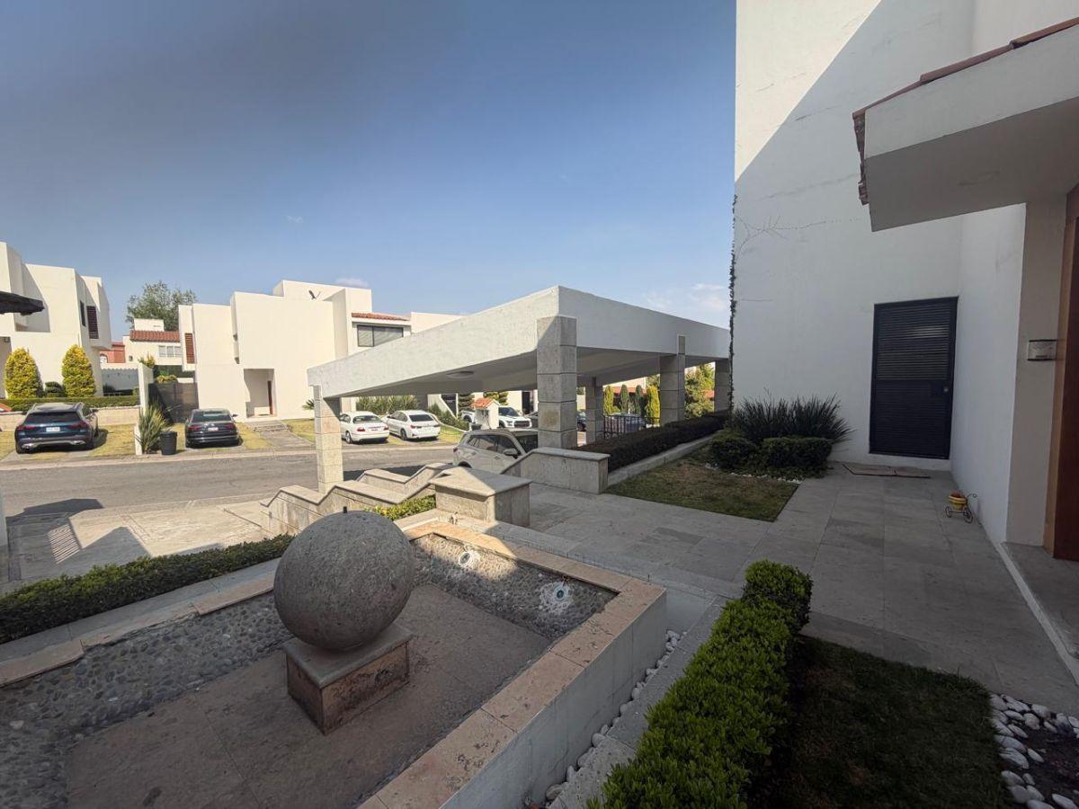Se Vende Casa en Bosque Esmeralda — foto principal