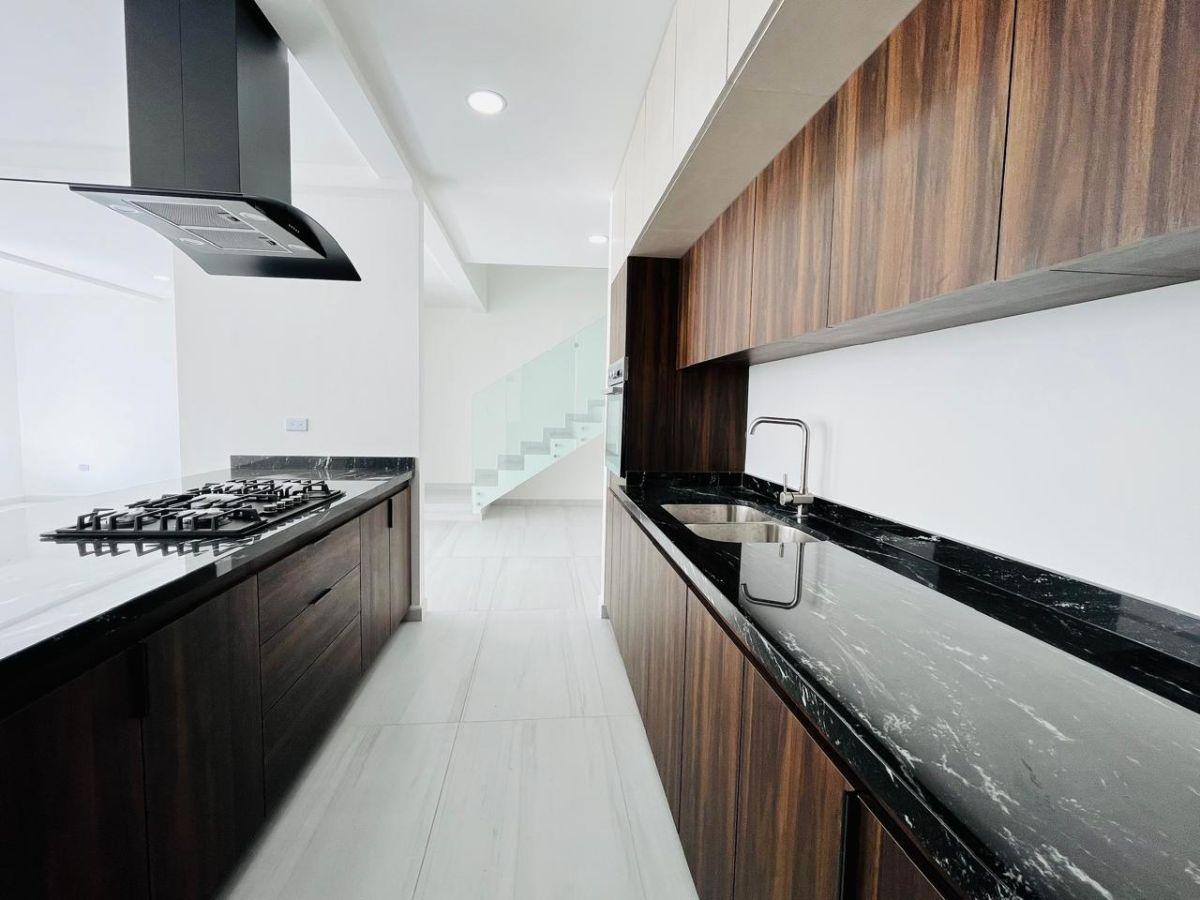 Casa en Venta, 3 Recámaras, Clúster con Alberca, Lomas de Angelópolis — foto principal