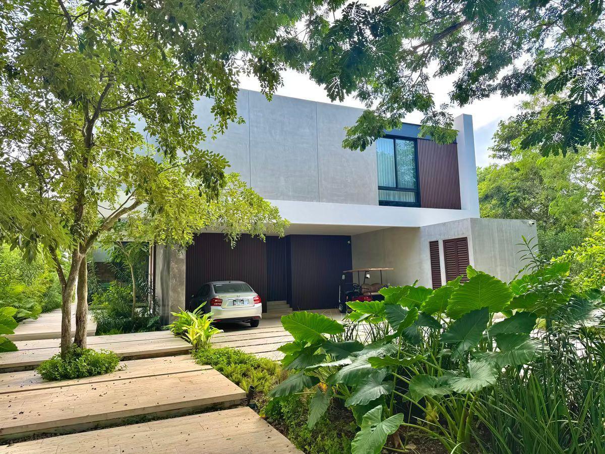 Casa en Venta con Vista Espectacular a Cenote y Campo de Golf — foto principal