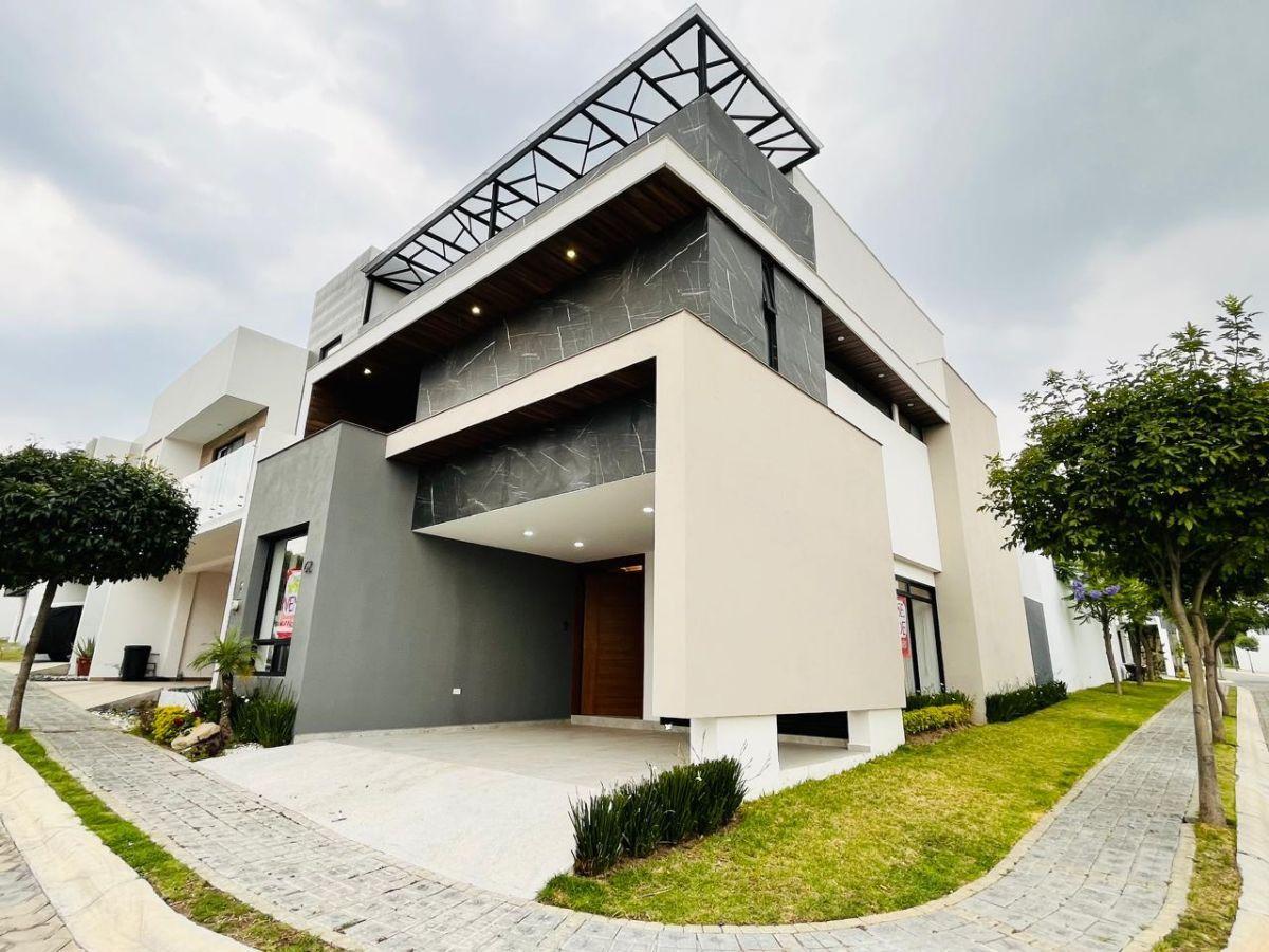 Casa en Venta en Esquina, 4 Recámaras, Parque Aguascalientes, Lomas de Angelopolis — foto principal