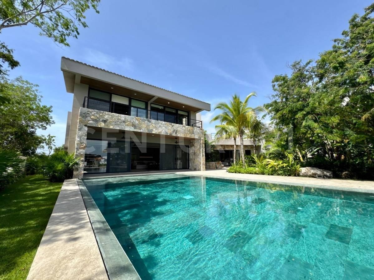 Residencia de Lujo: Casa en Venta en Esquina en Lagos del Sol — foto principal